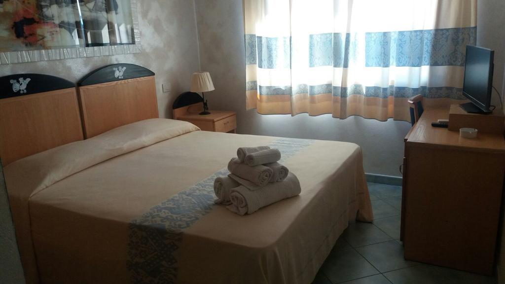 Hotel Villa Del Mare Sìnnai Buitenkant foto